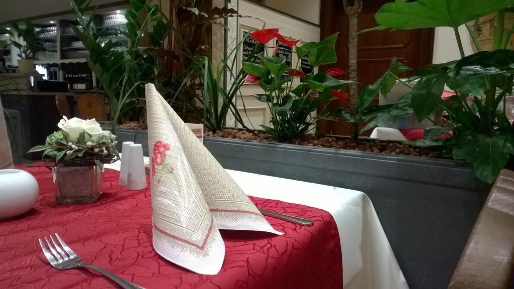 Hotel Restaurant Hambacher Winzer Neustadt an der Weinstraße Extérieur photo